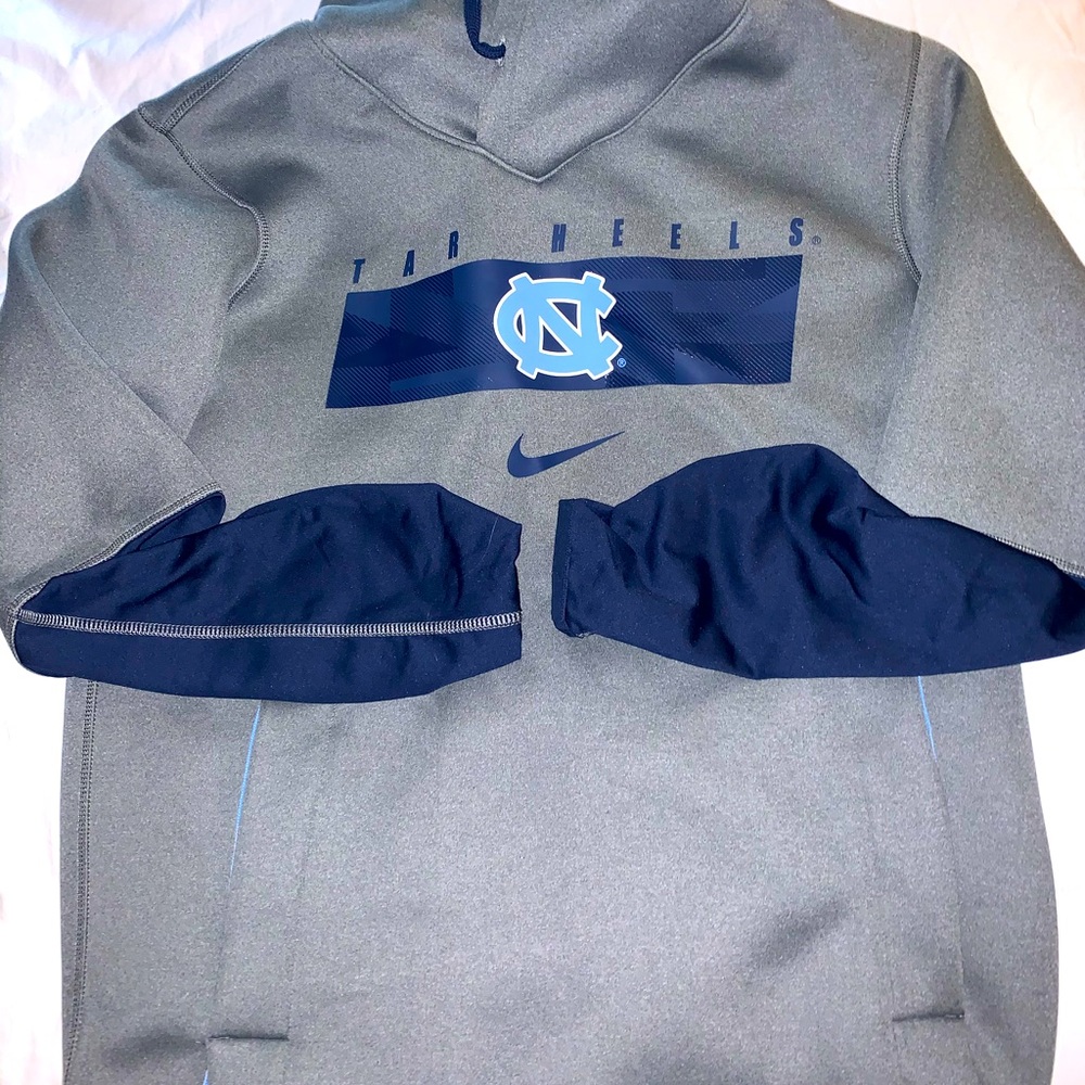 LIMITED EDITION NIKE CAROLINA GRAY SWEATSHIRT